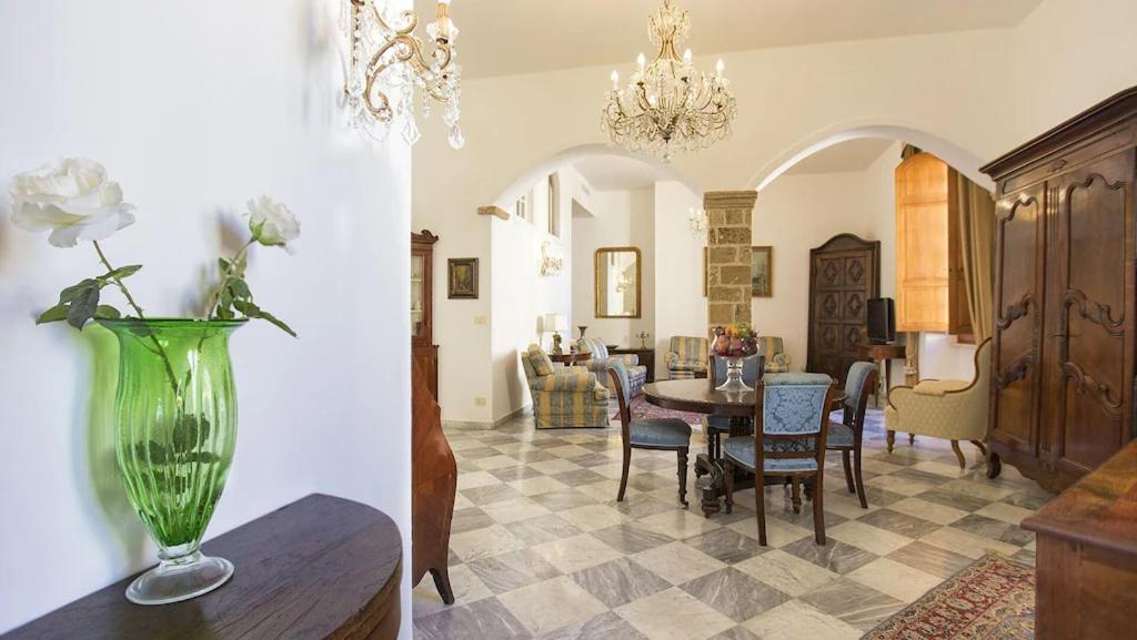 Palazzo Dalbis In Pieno Centro Per 8 Persone Appartamento Alghero