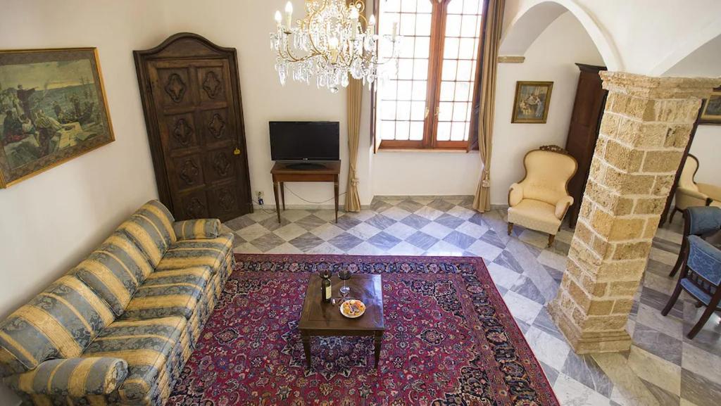 Palazzo Dalbis In Pieno Centro Per 8 Persone *