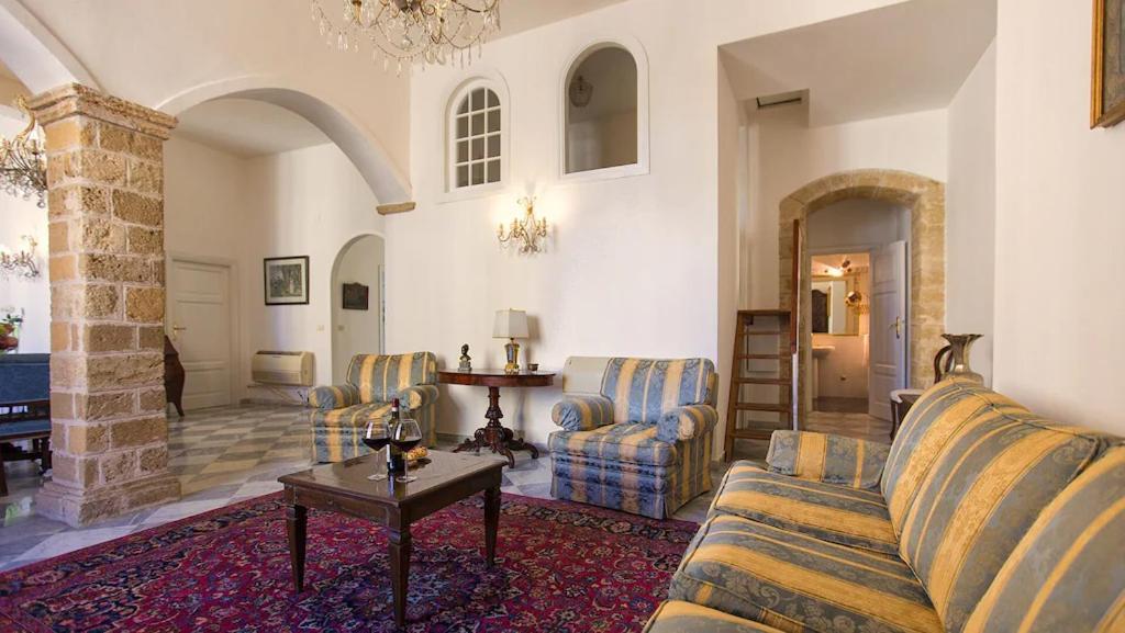 Palazzo Dalbis In Pieno Centro Per 8 Persone Appartamento Alghero