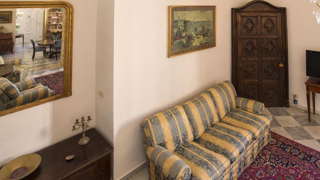 Palazzo Dalbis In Pieno Centro Per 8 Persone *