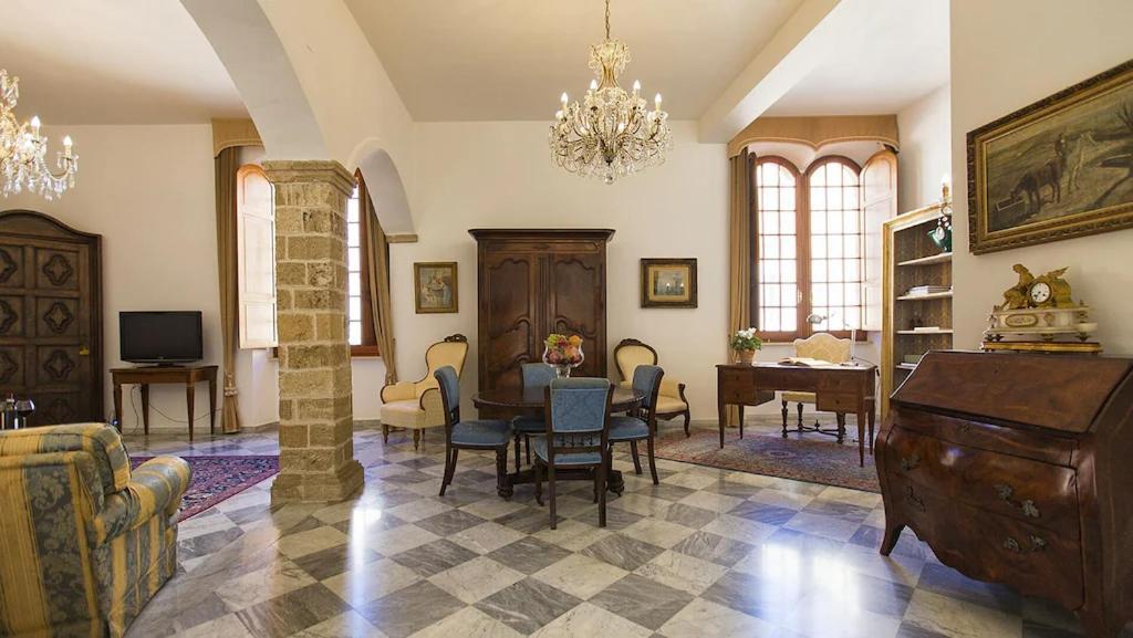 Palazzo Dalbis In Pieno Centro Per 8 Persone Appartamento